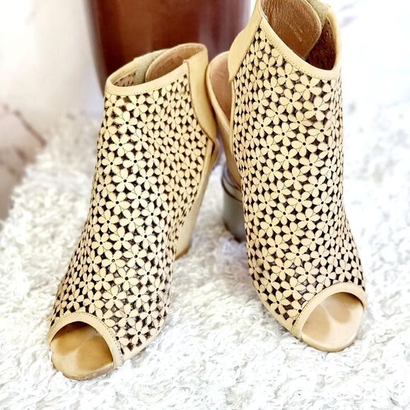 Jeffrey Campbell shoes    - Picture 2 of 8